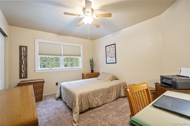 27 Evelyn Court, Manorville, NY 11949