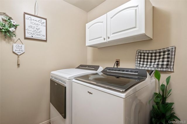 27 Evelyn Court, Manorville, NY 11949