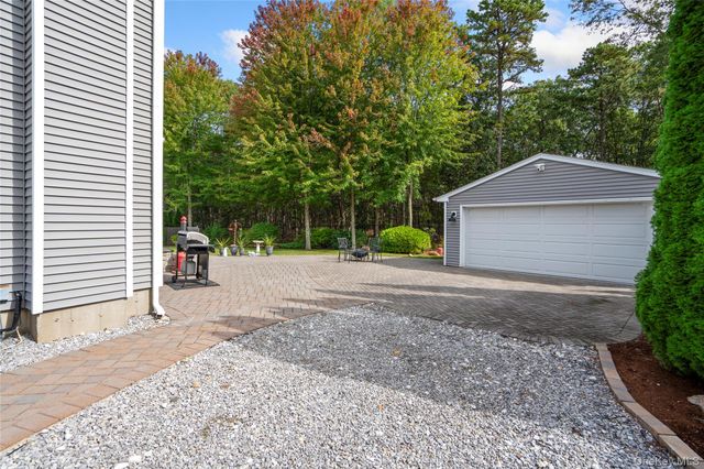 27 Evelyn Court, Manorville, NY 11949