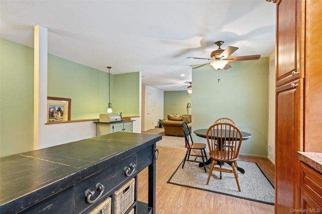 27 Evelyn Court, Manorville, NY 11949