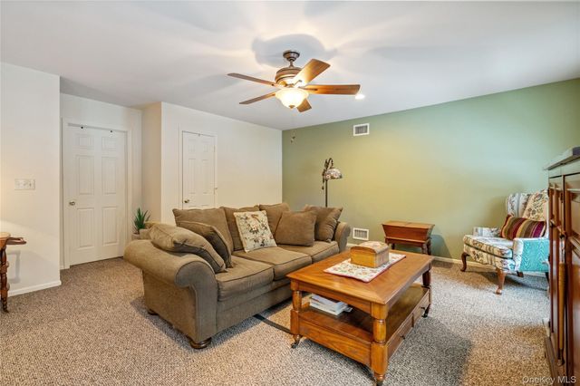 27 Evelyn Court, Manorville, NY 11949