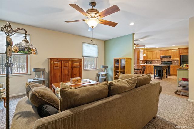 27 Evelyn Court, Manorville, NY 11949