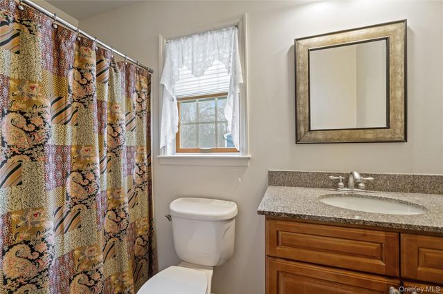 27 Evelyn Court, Manorville, NY 11949