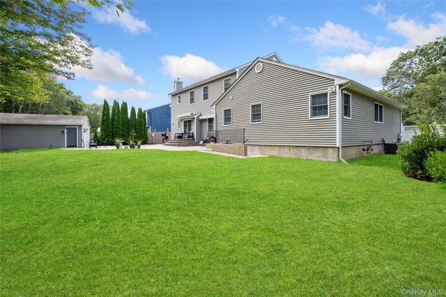 27 Evelyn Court, Manorville, NY 11949