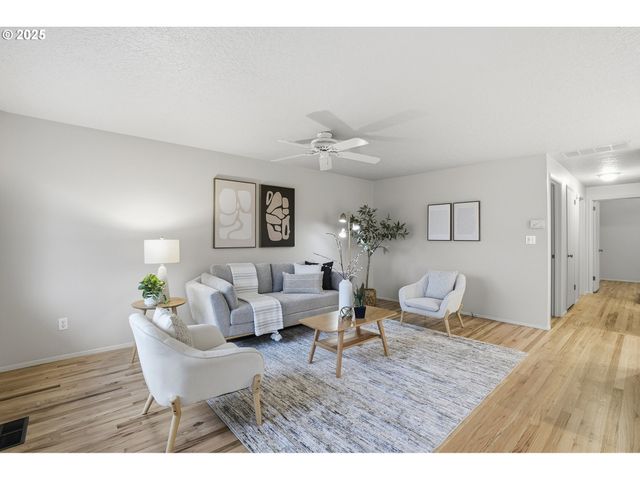 1344 SALLAL Rd, Woodburn, OR 97071