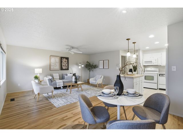 1344 SALLAL Rd, Woodburn, OR 97071