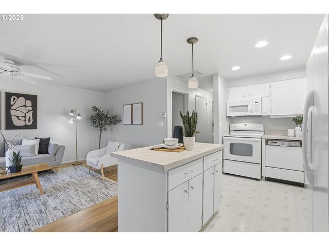 1344 SALLAL Rd, Woodburn, OR 97071