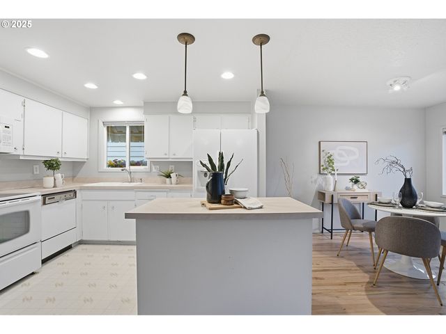 1344 SALLAL Rd, Woodburn, OR 97071