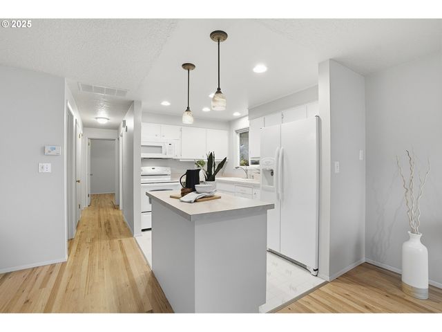 1344 SALLAL Rd, Woodburn, OR 97071