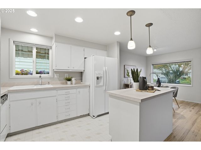 1344 SALLAL Rd, Woodburn, OR 97071