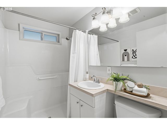 1344 SALLAL Rd, Woodburn, OR 97071