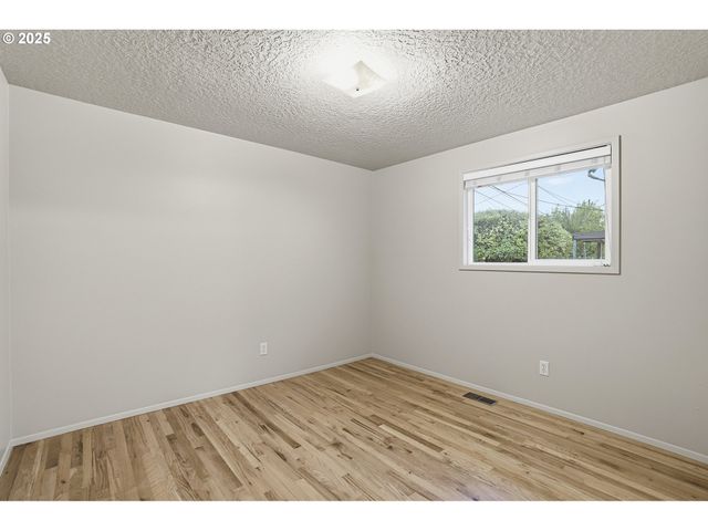 1344 SALLAL Rd, Woodburn, OR 97071