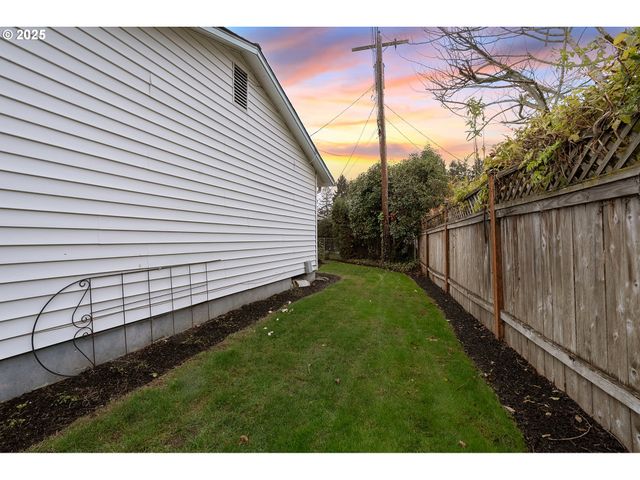 1344 SALLAL Rd, Woodburn, OR 97071