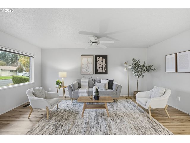 1344 SALLAL Rd, Woodburn, OR 97071