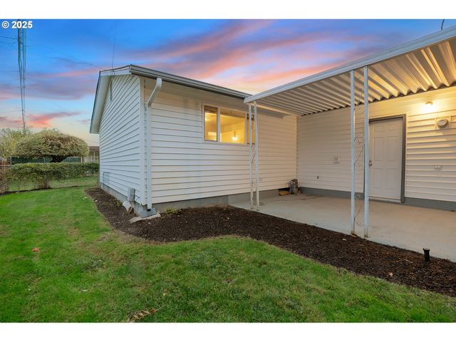 1344 SALLAL Rd, Woodburn, OR 97071