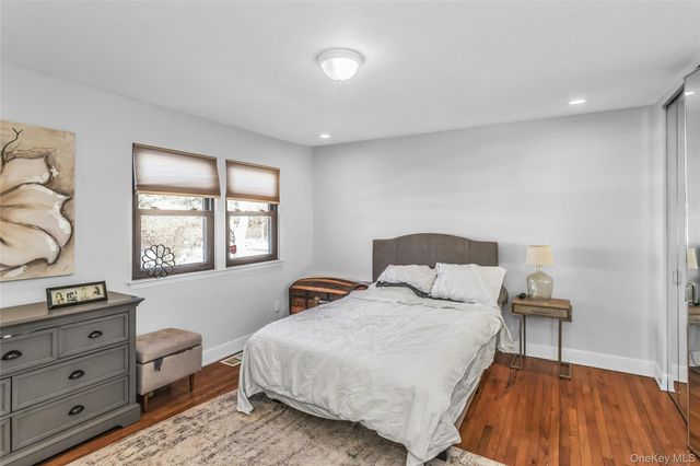 6 Cold Harbour Lane, Woodbury, NY 11797