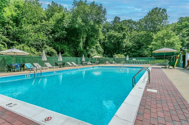 6 Cold Harbour Lane, Woodbury, NY 11797