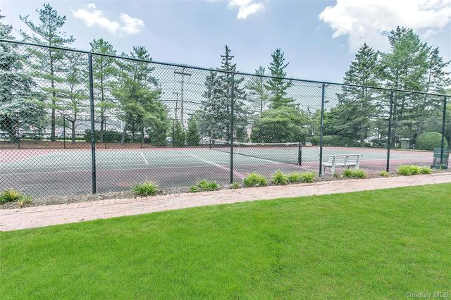 6 Cold Harbour Lane, Woodbury, NY 11797