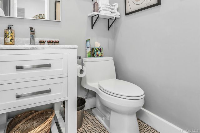 6 Cold Harbour Lane, Woodbury, NY 11797