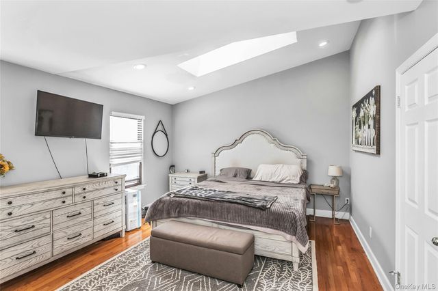 6 Cold Harbour Lane, Woodbury, NY 11797