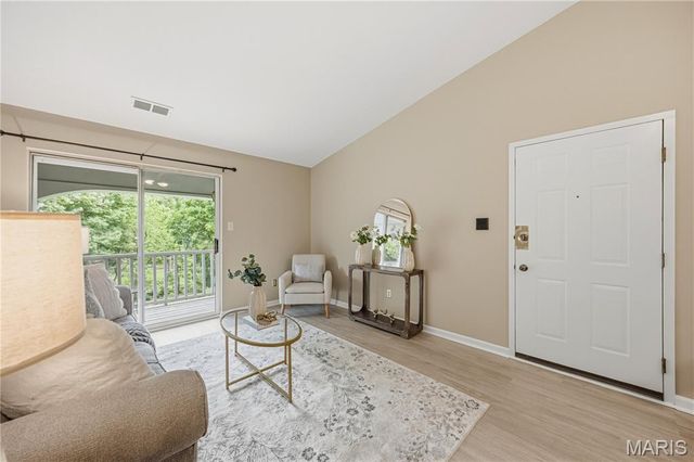 7611 Triwoods Drive I, Shrewsbury, MO 63119