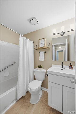 7611 Triwoods Drive I, Shrewsbury, MO 63119