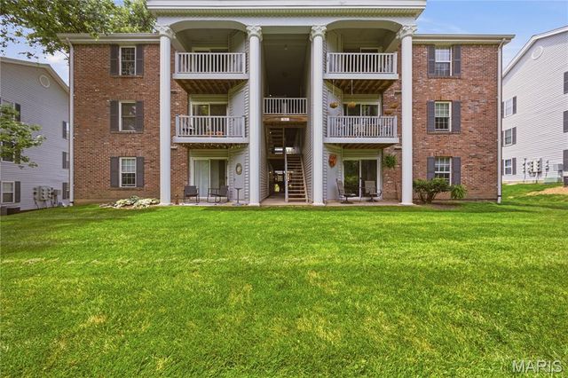 7611 Triwoods Drive I, Shrewsbury, MO 63119