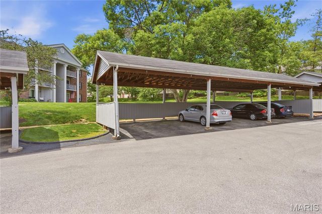 7611 Triwoods Drive I, Shrewsbury, MO 63119