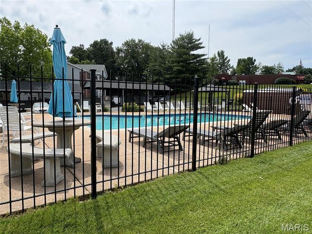 7611 Triwoods Drive I, Shrewsbury, MO 63119