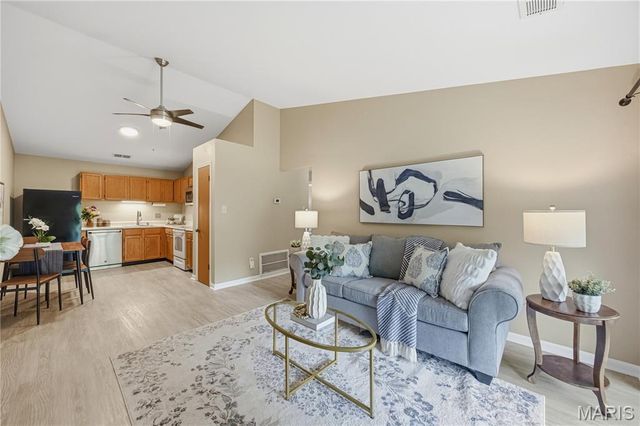 7611 Triwoods Drive I, Shrewsbury, MO 63119
