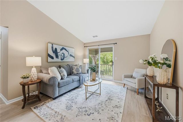 7611 Triwoods Drive I, Shrewsbury, MO 63119