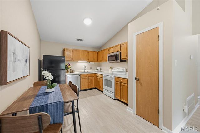 7611 Triwoods Drive I, Shrewsbury, MO 63119