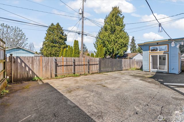 8109 15th Avenue SW, Seattle, WA 98106