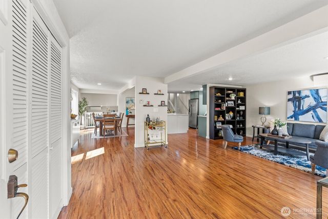 8109 15th Avenue SW, Seattle, WA 98106