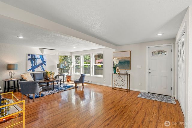 8109 15th Avenue SW, Seattle, WA 98106