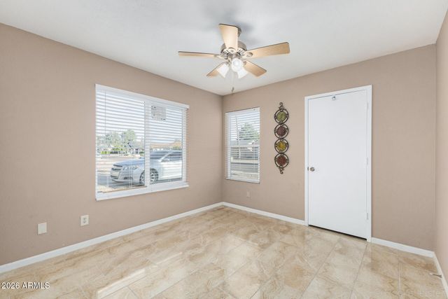 5240 W VOLTAIRE Drive, Glendale, AZ 85304