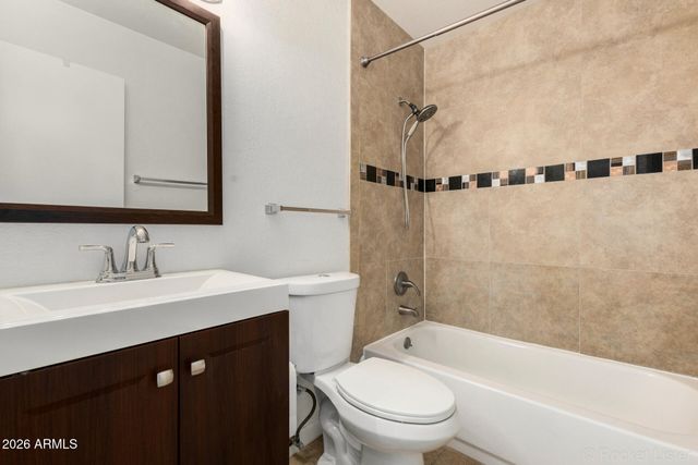 5240 W VOLTAIRE Drive, Glendale, AZ 85304