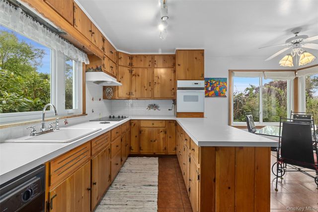 516 N Lake Boulevard, Mahopac, NY 10541