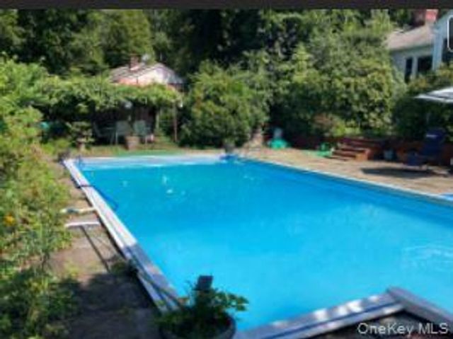 516 N Lake Boulevard, Mahopac, NY 10541
