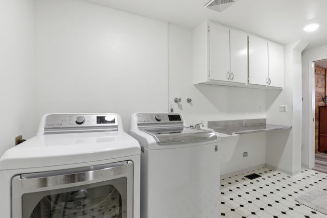 1424 W Bellwood Dr, Spokane, WA 99218