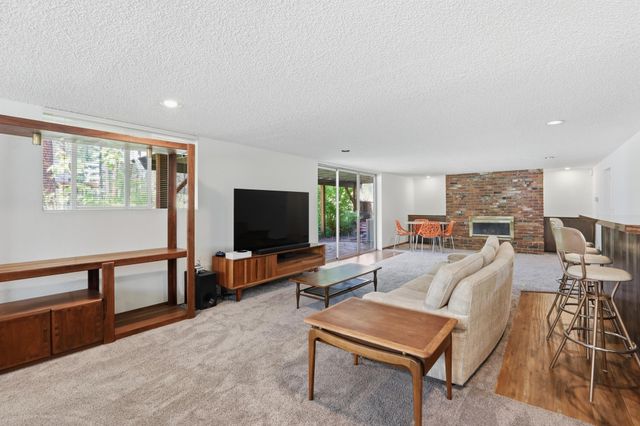 1424 W Bellwood Dr, Spokane, WA 99218