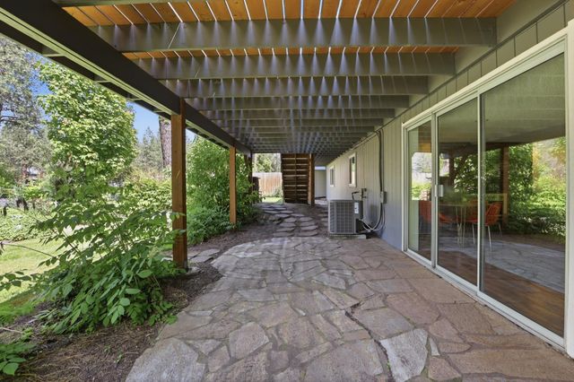1424 W Bellwood Dr, Spokane, WA 99218