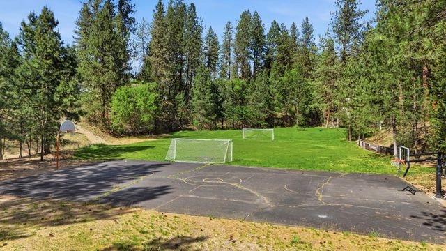 1424 W Bellwood Dr, Spokane, WA 99218