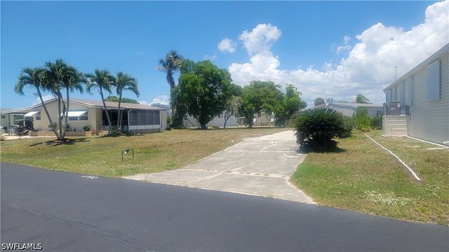 4700 Fiji LN, Bonita Springs, FL 34134