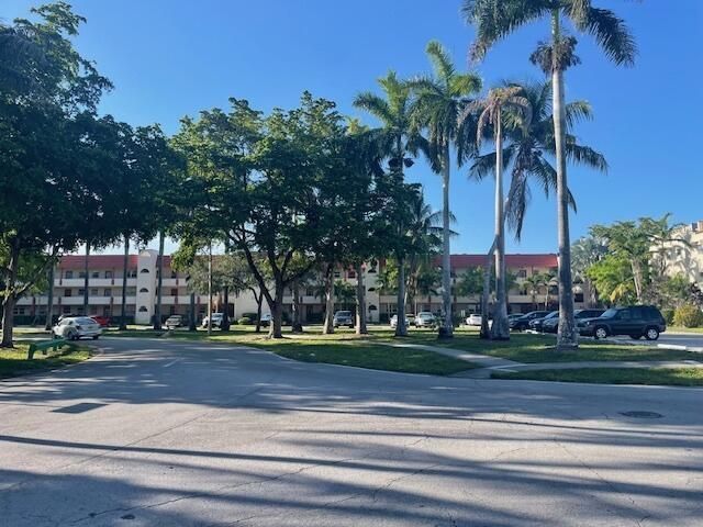 7960 Sunrise Lakes Drive N 205, Sunrise, FL 33322