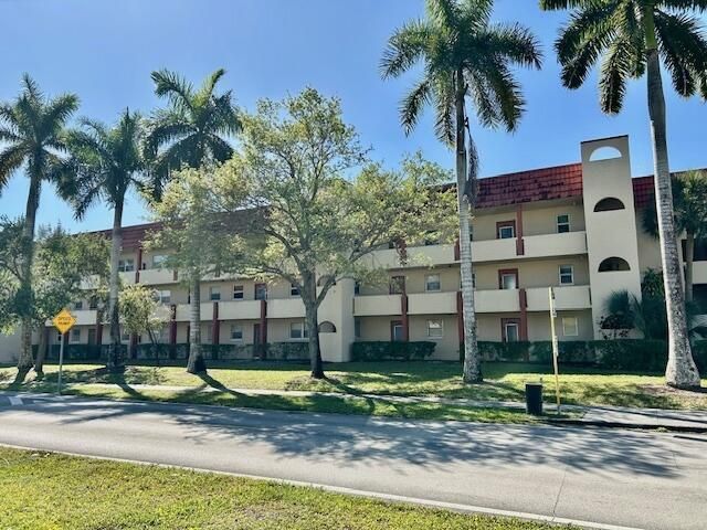 7960 Sunrise Lakes Drive N 205, Sunrise, FL 33322