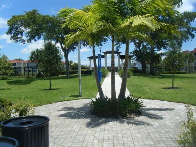 7960 Sunrise Lakes Drive N 205, Sunrise, FL 33322