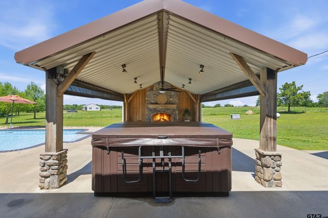 1676 NW CR 1030, Mt Vernon, TX 75457