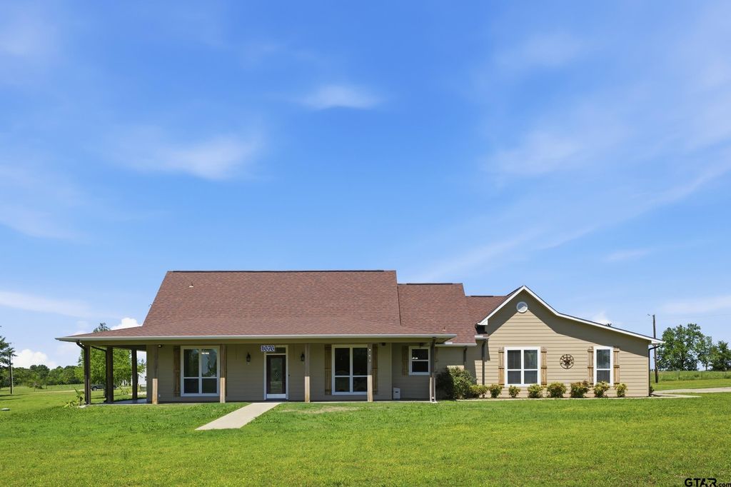1676 NW CR 1030, Mt Vernon, TX 75457