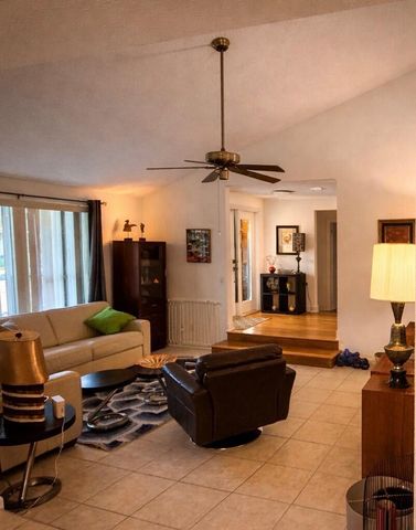 9121 NW 13th Street, Plantation, FL 33322